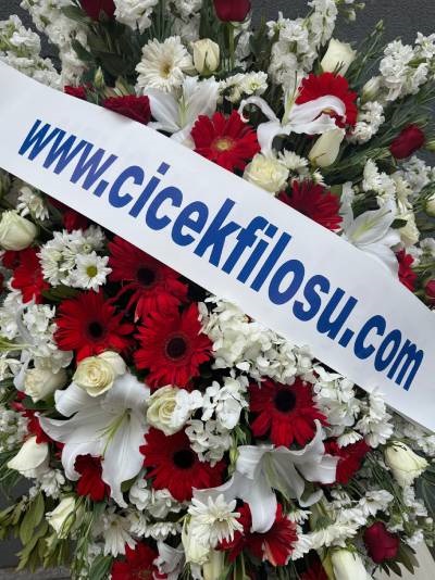 Kırmızı ve Beyaz Çiçeklerden Ferforje