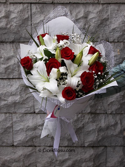 Lilyum ve Gül Buketi