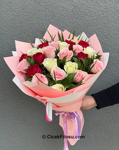 25 Renkli Gül Buketi