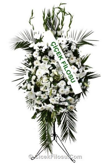 Ayaklı ferforje üzerine beyaz tonlarda çiçekler